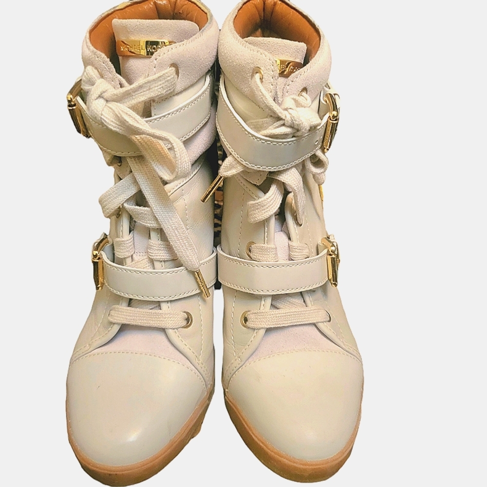 MICHAEL KORS Women's Rubber Sole Wedge  Cream Booties